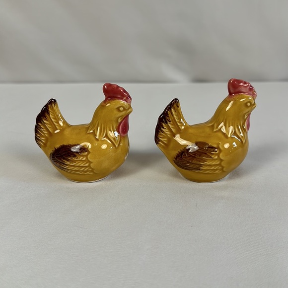 Vintage Egg Dish with Chicken Salt and Pepper Shakers - Picture 10 of 16